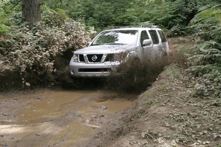 2005 Nissan Pathfinder SE Picture